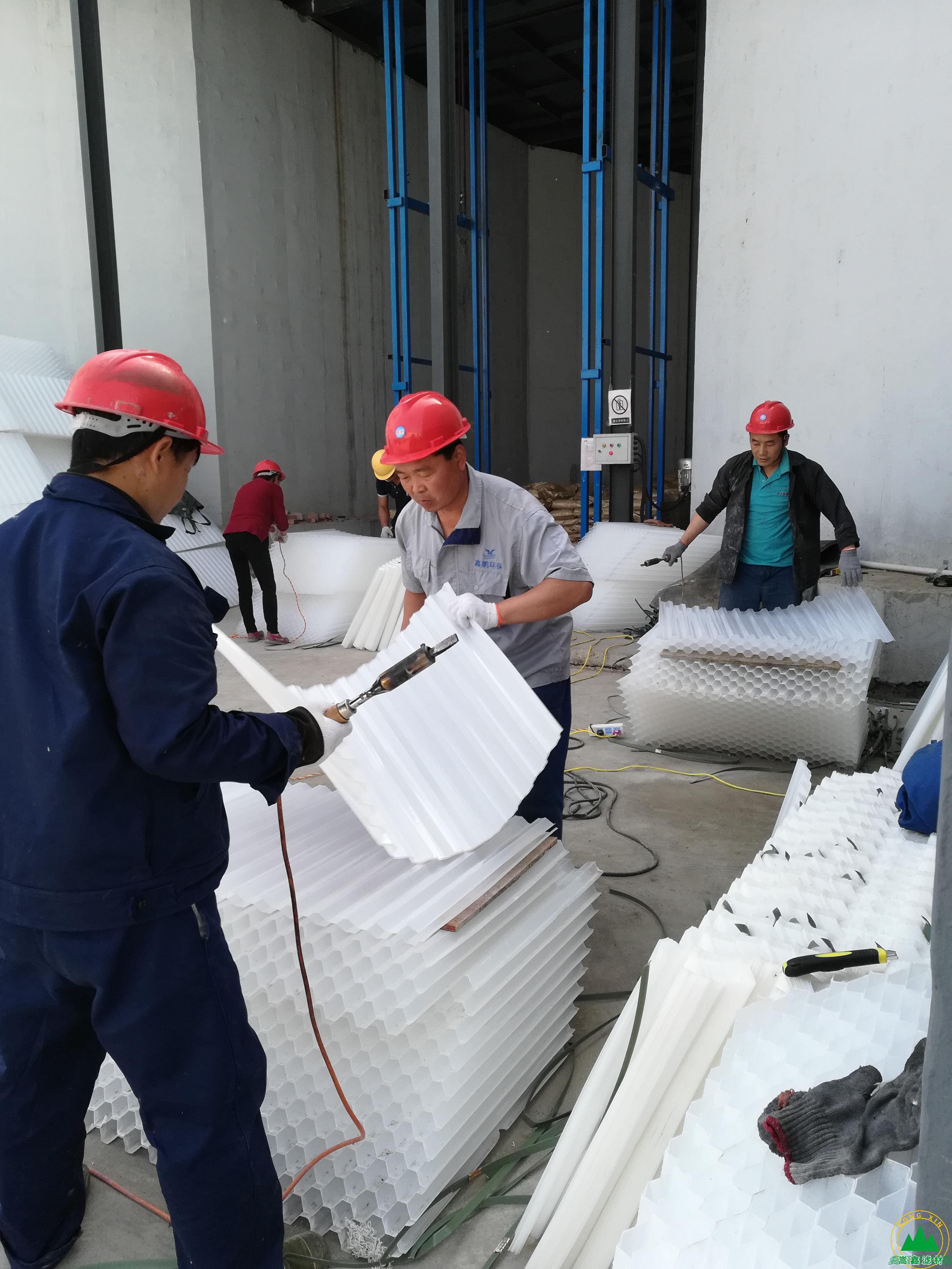 斜管,斜管填料,蜂窩斜管,蜂窩斜管填料,六角形蜂窩斜管安裝現(xiàn)場(chǎng) 斜管,斜管填料,蜂窩斜管,蜂窩斜管填料,六角形蜂窩斜管安裝現(xiàn)場(chǎng)